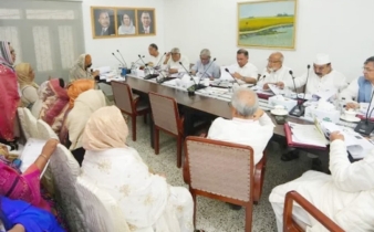 গভীর রাত পর্যন্ত সংরক্ষিত নারী আসনের মনোনয়ন প্রত্যাশীদের সাক্ষাৎকার নিলেন প্রধানমন্ত্রী